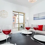 Go Native - Center Apartment